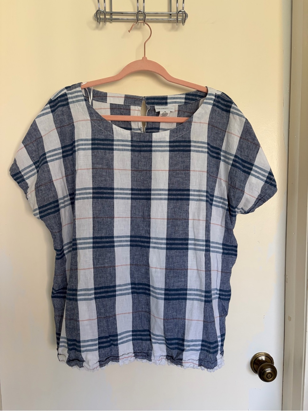 Liz Claiborne Navy and White Plaid Short-Sleeve Top